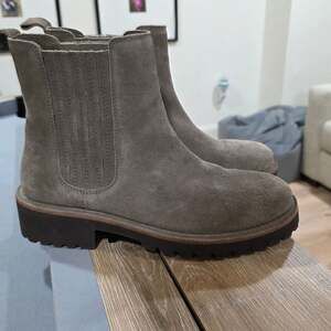 Seychelles Women's Gray Suede Lug Sole Chelsea Ankle Boots
